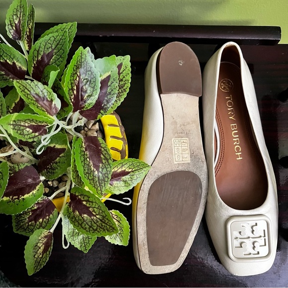 Tory Burch Cream Colored Flats Size 5.5 - Picture 3 of 6